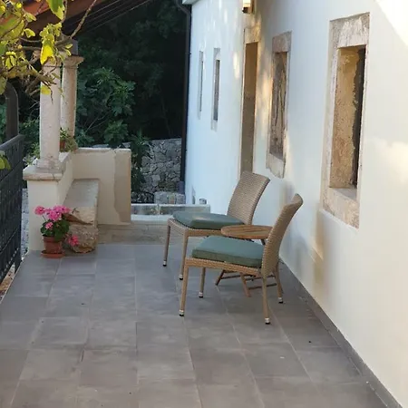 Art House 1800 *