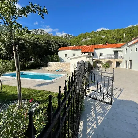 Art House 1800 Villa