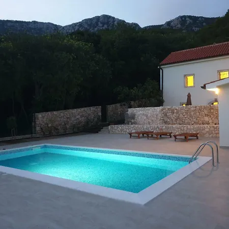 Art House 1800 Villa *